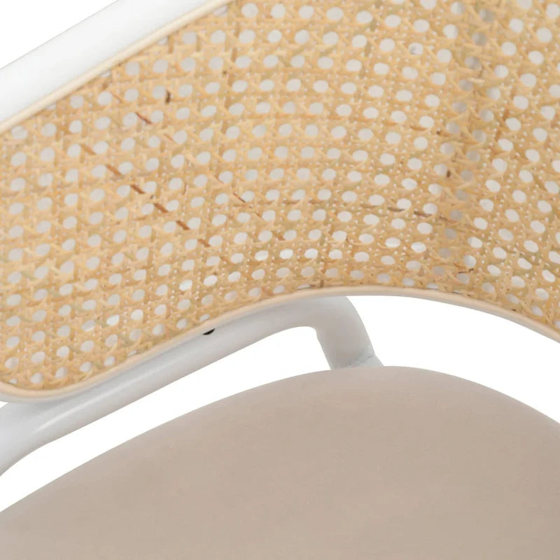 Moderner stilvoller Esszimmerstuhl mit Rattanlehne und weißen Stahlbeinen für Esszimmer und Küche, 2er-Set
