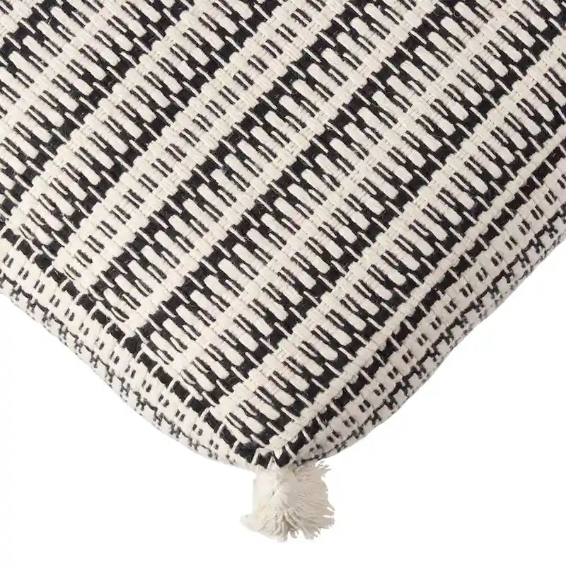 Handgefertigter Pouf mit Streifen in Creme/Schwarz