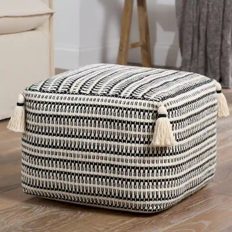 Handgefertigter Pouf mit Streifen in Creme/Schwarz