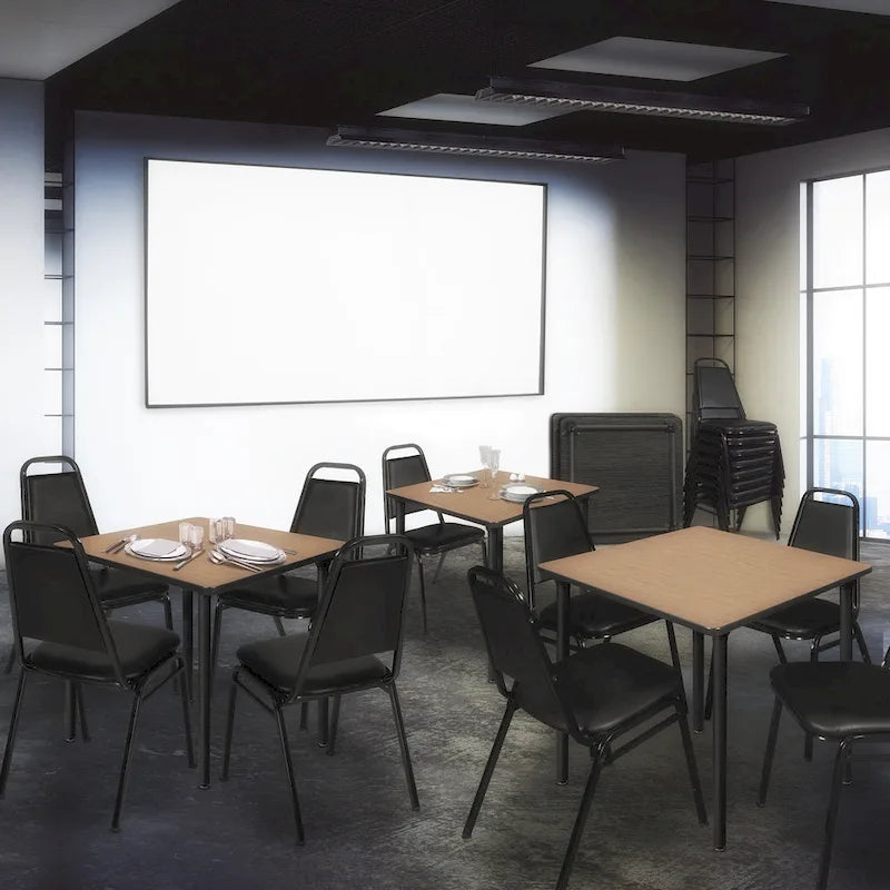 Quadratischer, klappbarer Pausenraumtisch